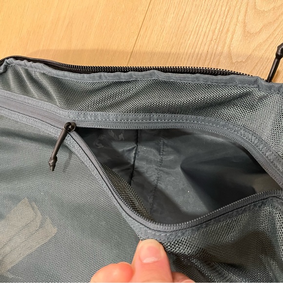 Thule Aion 40L Travel Backpack - Picture 10 of 13